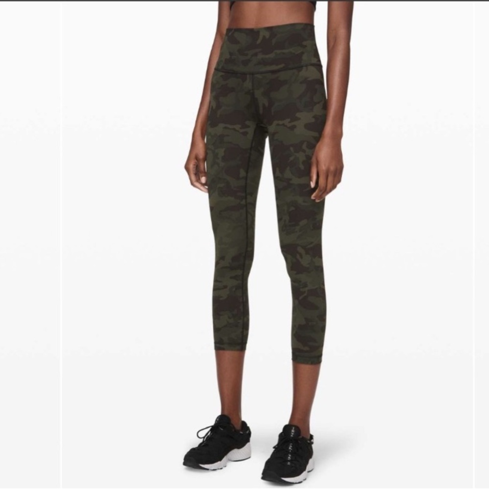 Lululemon Size 10 Wunder Under SmoothCover High-Rise Tight 25"